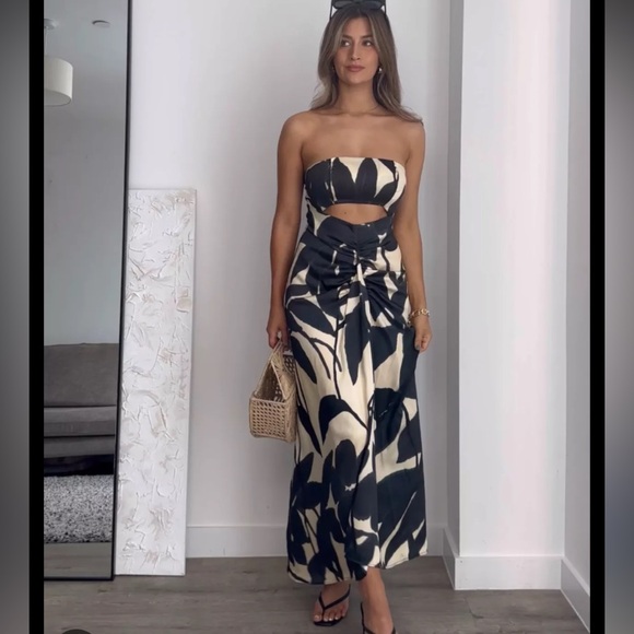 Topshop Dresses & Skirts - Topshop Sarong Bandeu Midi Dress in Print Strapless Open Back Dress